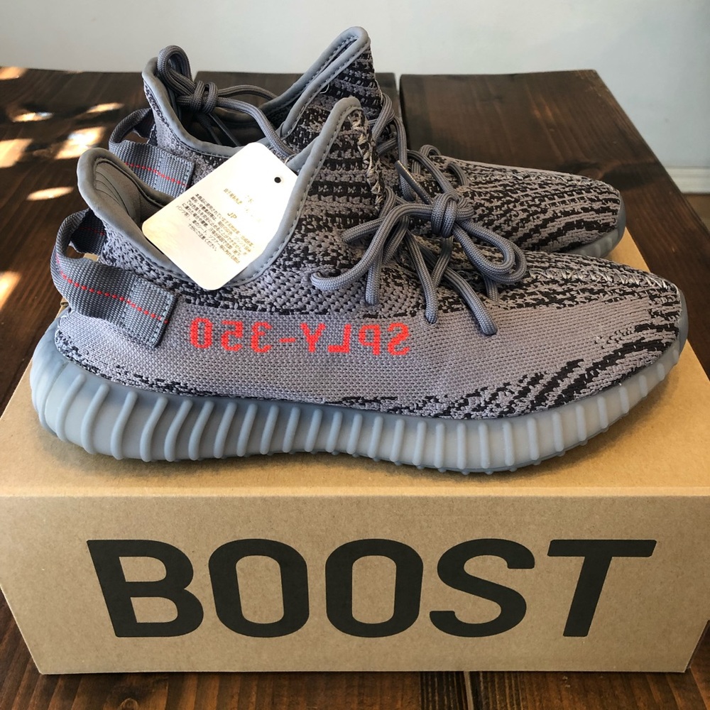 YEEZY BOOST 350 BRAND NEW WITH TAG NEVER WARN